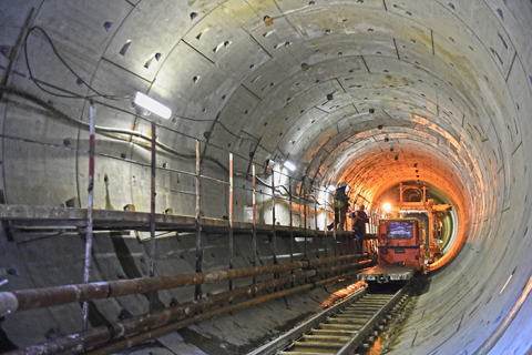 Первый двухпутный тоннель метро строится в Москве