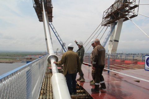 На российской стороне международного автомобильного моста «Благовещенск-Хэйхэ» закончен монтаж и очередной этап регулировки вантовой системы