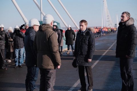 По российской части моста РФ - КНР совершили тестовый запуск спецтехники