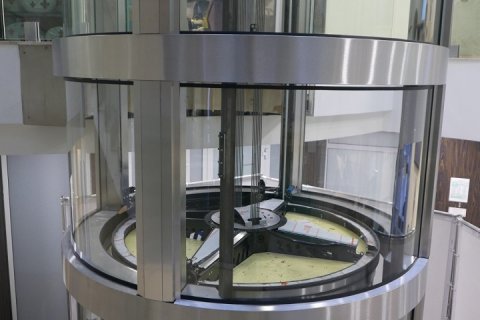 Панорамный лифт из алюминия пришел на смену швейцарскому собрату марки Schindler
