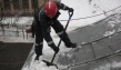 альпинисты - очистка крыши от снега и льда