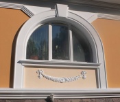 декор фасадный: арки. обрамления окон и дверей