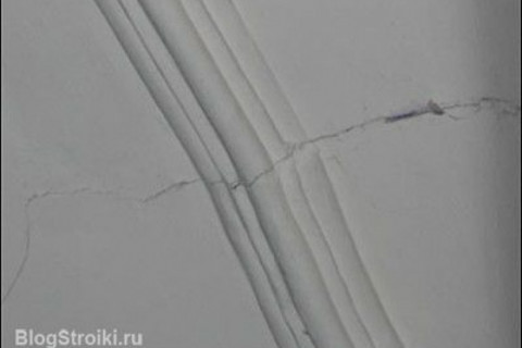 Трещины на потолке из гипсокартона: как быть?