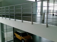 алюминиевые перила и ограждения для вестибюлей и балконов alf-1