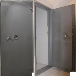 дверь сейфовая (10 ригелей, d-25мм, 10мм стальная плита)