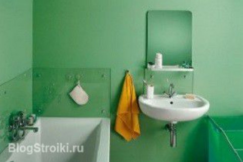 Красим стены в ванной комнате водоэмульсионной краской правильно