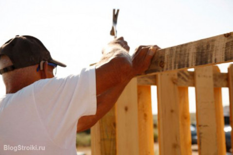 Как правильно изготовить деревянный забор своими руками?