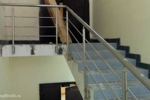 Какие лестницы с нержавеющими ограждениями можно использовать для второго этажа