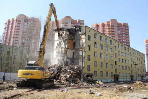 Сразу три жилых дома снесут в Москве