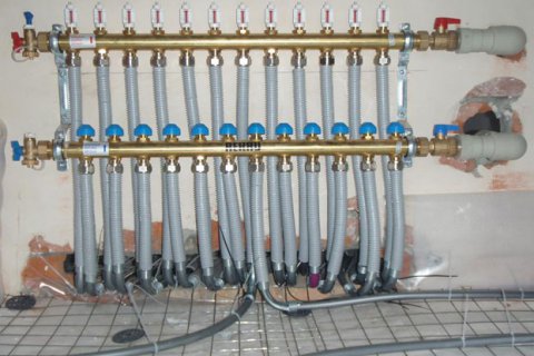 Трубы систем отопления и вакуумные радиаторы
