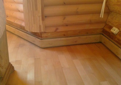Тёплый плинтус - для деревянного дома возможно декорирование под разные породы д...