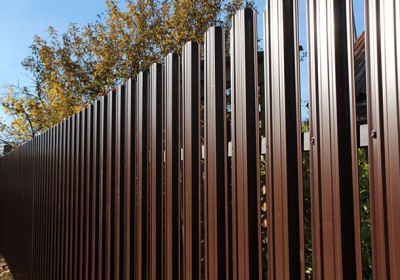 Забор из евроштакетника BARRERA (118мм-ЗАКРУГЛЕННЫЙ) высота 2 метра: односторонн...