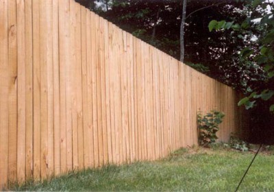 Забор из деревянного штакетника (120*20мм) высота 1,8 метра: зазор 2 см,столбы 6...