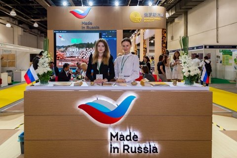 Российские предприятия демонстрируют продукцию деревообработки на выставке в Шанхае