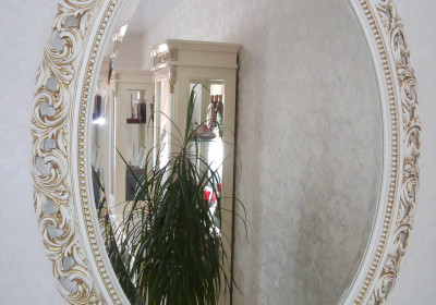 Зеркало настенное в овальной раме
