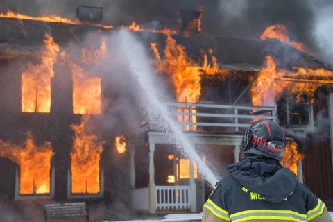 Как защититься от огня и снизить материальные убытки при пожаре?