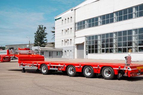 Новый полуприцеп грузоподъемностью 38 тонн для негабаритных грузов от Тверьстроймаша