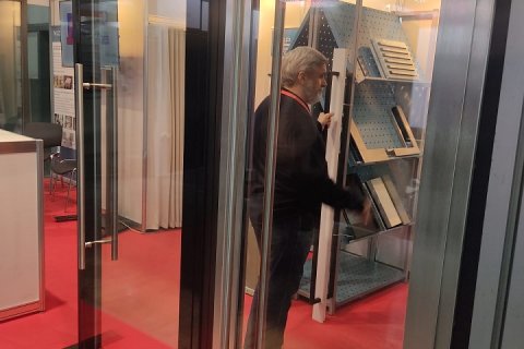 На выставке Мосбилд «Огнедекор» представил свои изделия из листового металла и стекла
