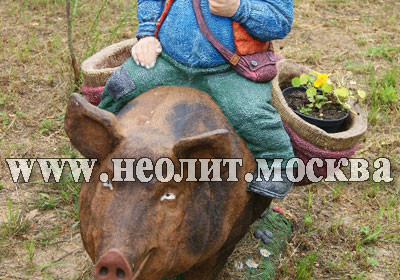 Садовая фигура кашпо Свинопас 130 см из стеклопластика