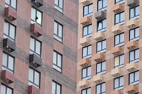 На фоне снижения ввода жилья в строительстве растет использование алюминия для высотных зданий