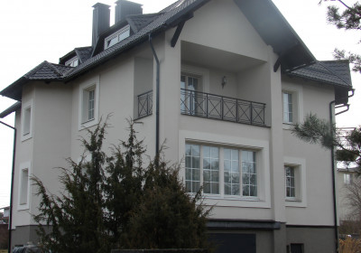 Деревянные двери и окна