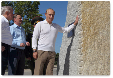 28 августа, 2010 Председатель Правительства России В.В.Путин открыл памятный знак о начале работ по строительству космодрома «Восточный» 